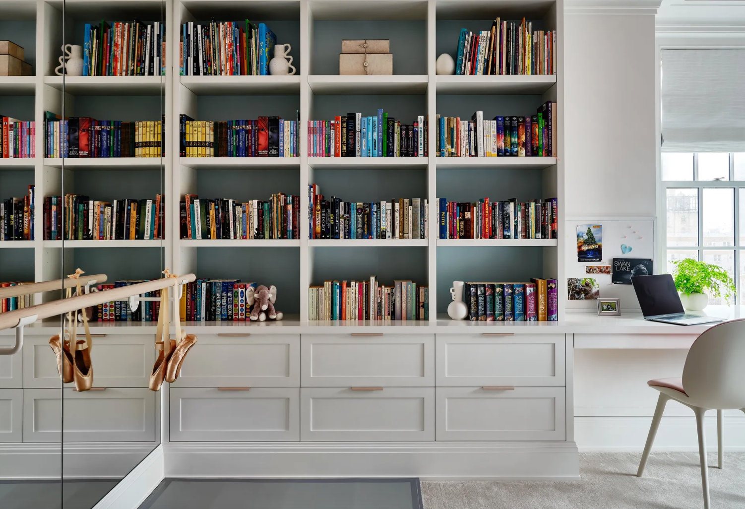 Full-wall bookcase with an integrated desk